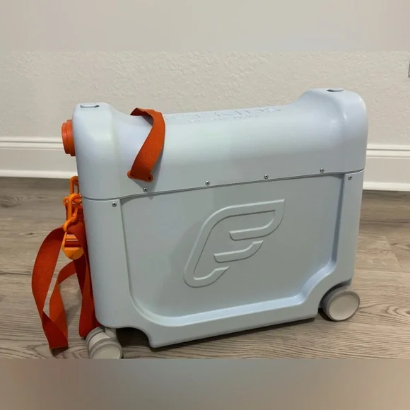 JetKids by Stokke BedBox Kid's Ride-On Suitcase Light Blue Clean W/bedding pad - Picture 4 of 11